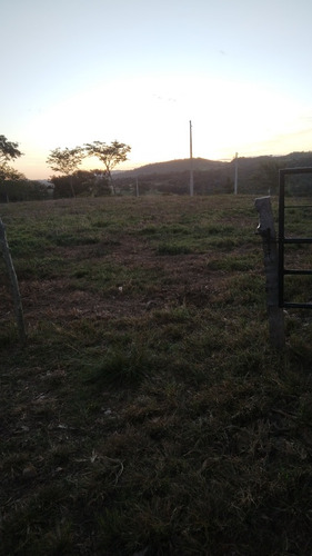 Vende -se Uma Chácara No Município De Itaberai