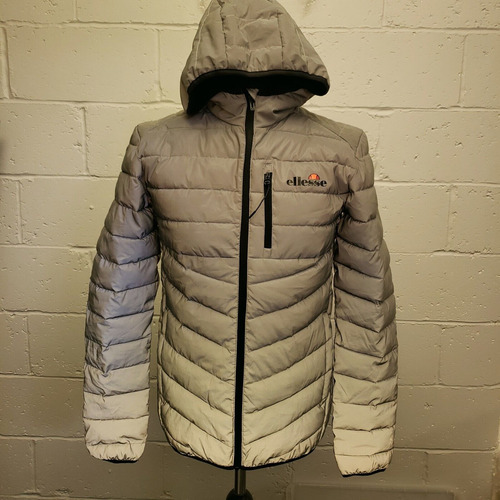 Chamarra Marca Ellesse Talla Small Color Gris/plata (Usado)