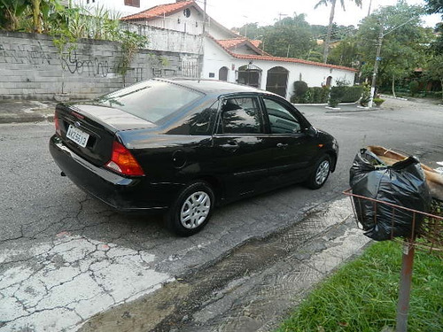 Imagem 5 de 8 de Focus 1.8 L Sedan Com Ar E Direção