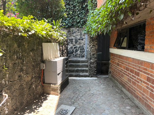 Casa En Uno De Los Condominios Más Seguros Y Exclusivos En Jardines Del Pedregal