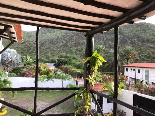 Se Vende Posada 350m2, 7h/ 10b /8 Pe. Margarita.