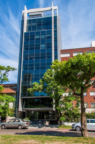 Próximo Wtc- Amplia Oficina Con Garaje