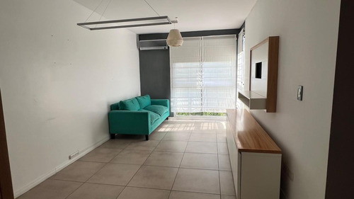 Departamento En Venta De Tres Ambientes Con Cochera Y Terraza En Almagro