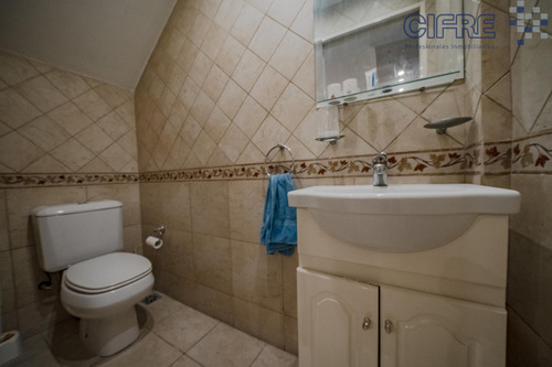 Duplex De 4 Ambientes Quincho, Jardin Y Cochera Para 2 Autos