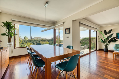 Casa En Venta De 3 Dorm. En Las Condes