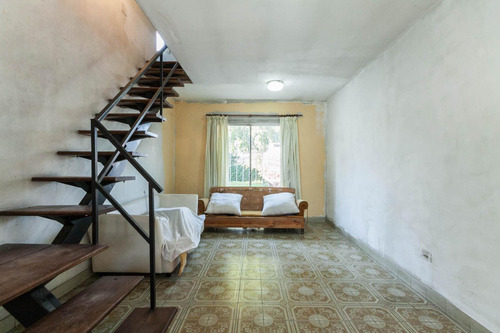Casa En Banfield, Banfield Este, Jardin, Fondo, Cochera, Qui