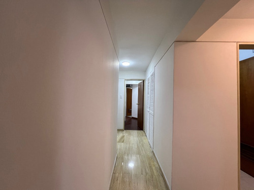 Se Vende Apto. Amoblado Con Pozo En La Urb. Los Palos Grandes, Municipio Chacao.