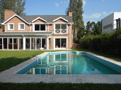 Chalet En Venta En Barrio Cerrado