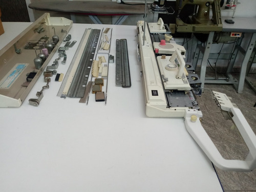 Imagem 7 de 10 de Maquina De Trico Elgin Brother 840 Completa