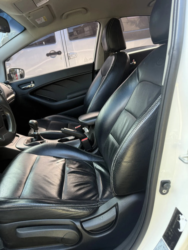 Kia CERATO PRO 1.6l Mecánico
