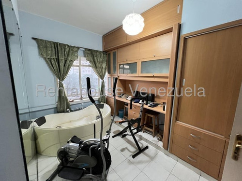 Apartamento En Venta. Urb. Altamira.
