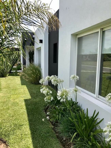 Servicio De Jardineria Y Paisajismo. Diseño Y Mantenimiento.