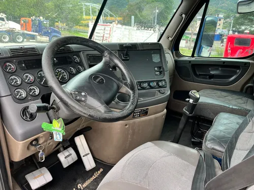 Freightliner Cascadia Tractomula