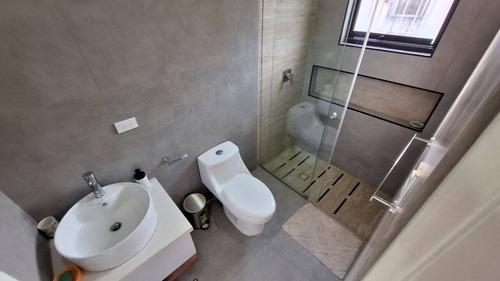 T.r. Vende Casa Totalmente Remodelada En Calle Cerrada En La Urbanizacion Trigal Sur Cod. 288461