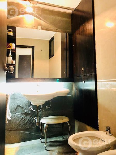 Vendo Apartamento De 2 Dormitorios Con Garaje, Próximo A Plaza Gomensoro, Punta Carretas