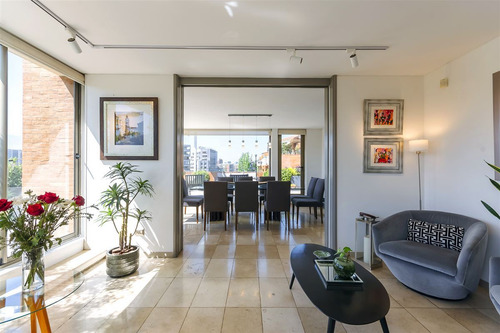 Departamento En Venta De 6 Dorm. En Vitacura