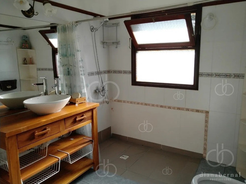 Imagen 11 de 17 de Punta Del Este, Cabaña De 6 Dormitorios Y 5 Baños, Amplitud Y Confort.- Ref: 54179