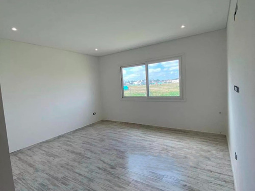 Venta Casa 4 Ambientes A Estrenar En El Barrio San Simon