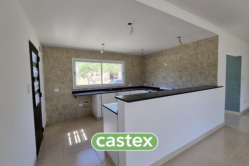 Casa En Venta En Pilar Del Este, Santa Guadalupe