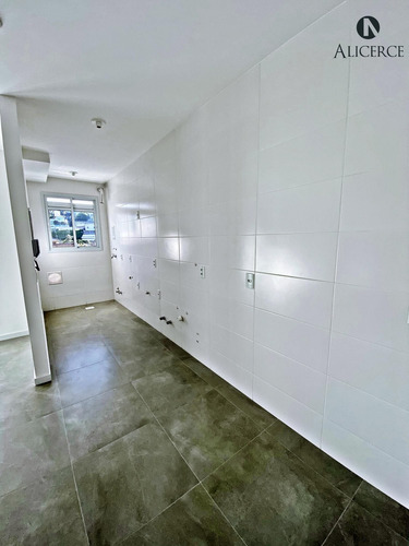 Apartamento 2 Dormitórios Em Coqueiros! - 2492