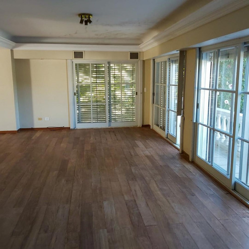 Venta Casa De Estilo 7 Amb En Zona Residencial De Martinez
