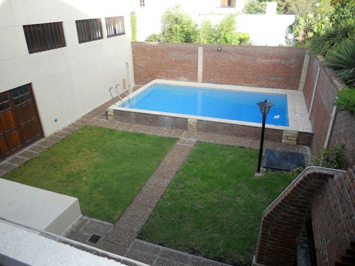 Imagen 5 de 23 de Urquiza Al 4300. Hermoso Chalet Con Piscina Y Posibilidad De Galpón. 800531