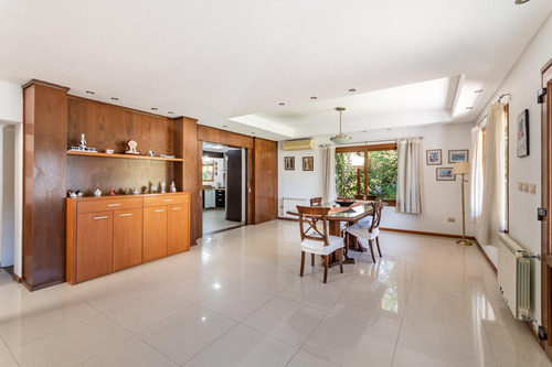 Venta De Casa De 6 Ambientes En El Ombu