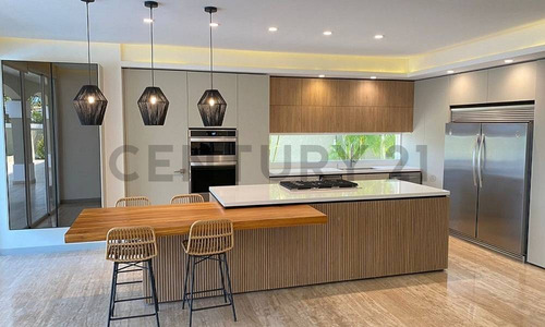 Casa En Venta En Las Villas Lechería