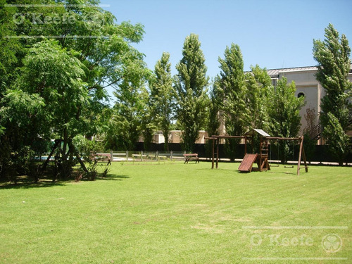 Imagen 18 de 23 de Casa En Venta De Cinco Ambientes Sobre Un Lote Central En El Barrio Las Acacias De Hudson