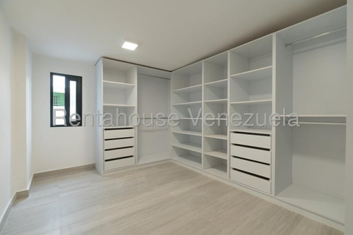 Hermosa Casa Totalmente Remodelada En Venta Ubicada En El Cafetal 25-17659