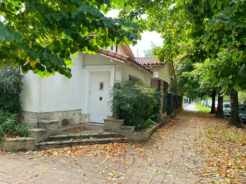Casa En Alquiler En Inmejorable Zona De Adrogué