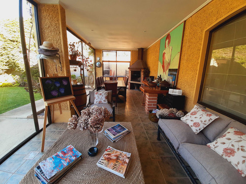 Amplia Casa De Un Piso En Estupenda Ubicación (74616)