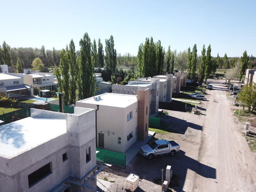 Remax Vende Terreno En Barrio Finca Costa Serena