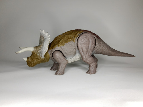 Triceratops Jurassic World Sound Strike Primal Attack (Usado)