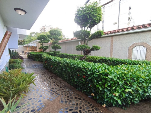 Imagen 19 de 28 de Fernando Guerrero Vende Casa-quinta De Esquina En Urb. La Viña