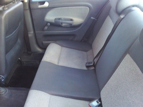 Volkswagen Voyage 1.6 Comfortline 101cv 2014