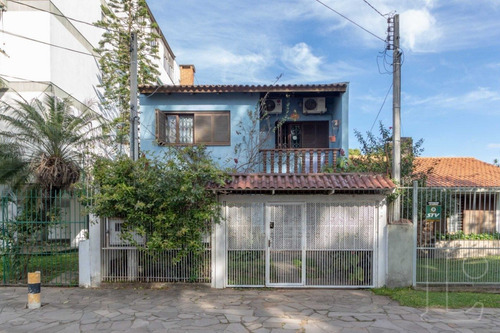 Sobrado Em Camaquã Com 4 Dormitórios - Lu268809