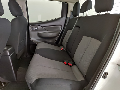 Imagen 7 de 15 de Mitsubishi L200 Pick-up Dob Cab Diesel 4x4 Mt 2019