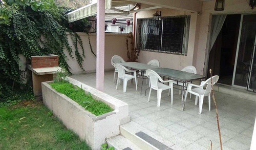 Excelente Casa En Barrio Consolidado 450 M² De Terreno.