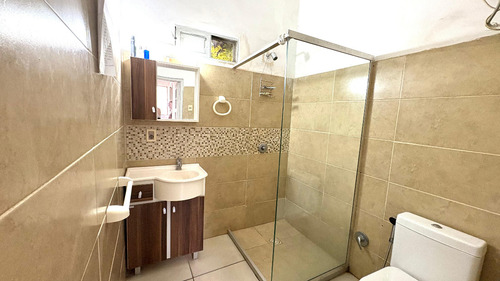Venta Casa En Cordon Sur De 3 Dormitorios, Patio Y Parrillero