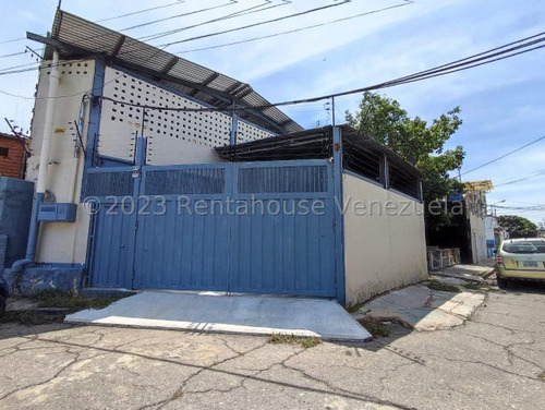 Galpón En Venta En La Avenida Constitución Maracay De 300mts2 23-30949 Holder 