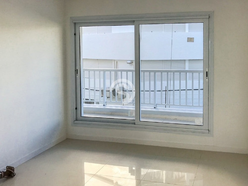 Apartamento 2 Dormitorios, Punta Del Este, Playa Mansa, Venta- Ref: 4358