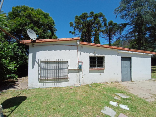 Casa En Venta - 2 Dormitorios 1 Baño - Cochera - 2.250mts2 - Zarate
