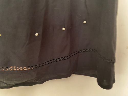 Blusa Negra Intervenida Con Perlas Escote De Encaje Lanfang