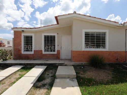 Marielena Zambrano En Venta Rentahouse Ofrece Hermosa Casa Ampliada Y Remodelada, Concepto Abierto. 23-19884. #mzr