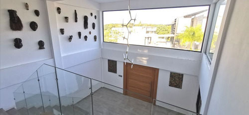 Precio Rebajado: Casa En Isabel Villas De 6 Habitaciones, Gran Solar Y Piscina