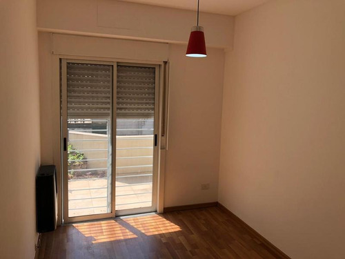 Imagen 6 de 14 de 3 Ambientes En Venta - Vista Al Frente - Muy Luminoso - Balcon Aterrazado - Sarmiento 4000