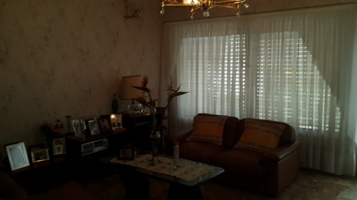 Imagen 2 de 14 de Excelente Chalet A La Venta En Castelar Sur.