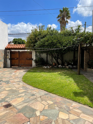 Hermoso Chalet De Estilo Haedo