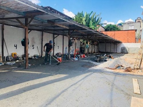 Imagem 1 de 10 de Ref: 11.112 Ótimo Terreno Com 340 M², Tapetão, Plano, Portão De 5 M², Água, Luz, Completamente Murado E Fechado No Bairro Jardim Peri. - 11120